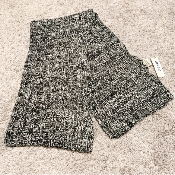 Old Navy Black and White Knit Scarf - Picture 2 of 4